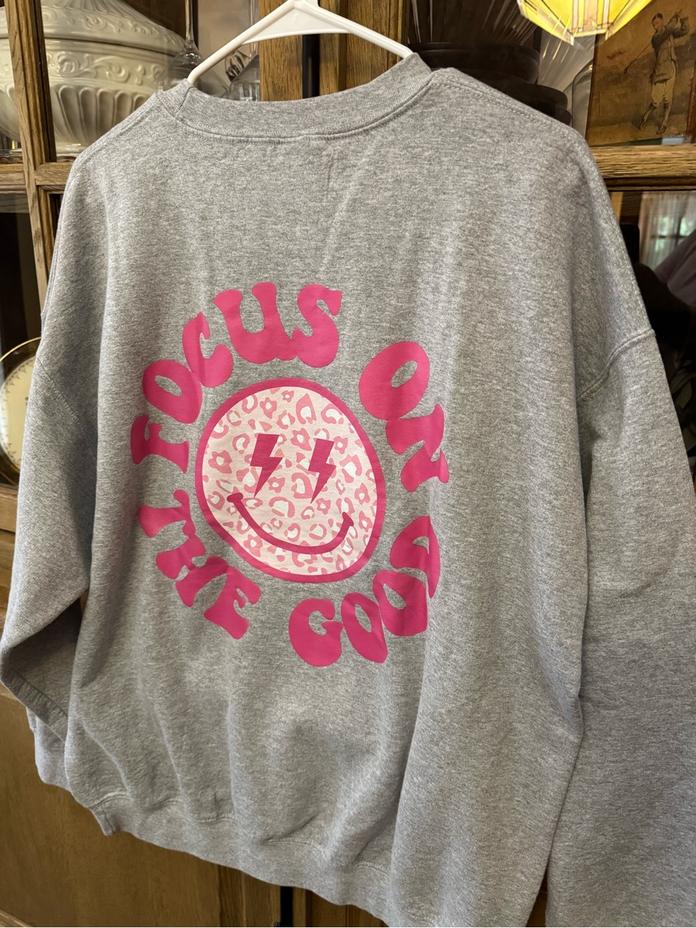Source Unknown Grey Crewneck Sweatshirt with Pink Graphic Smiley